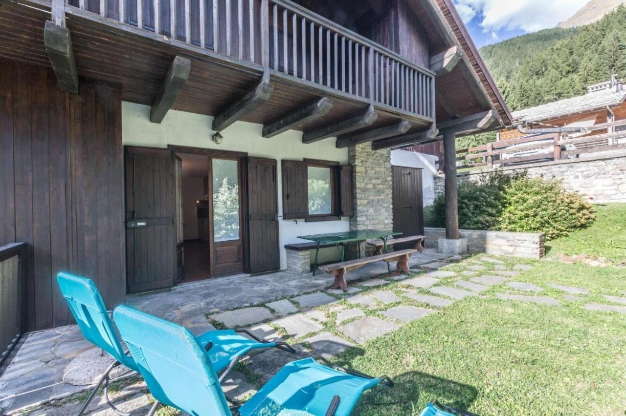 Altido Charming Apartments With Mountain Views And Green Backyard In Verrand Exterior photo